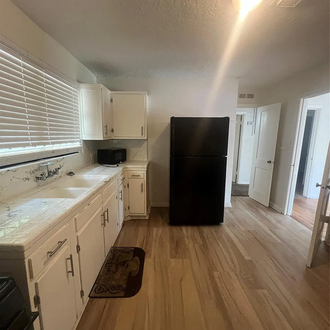3 bed, 1.0 bath, 1036 sqft, $1,500 — Photo 2