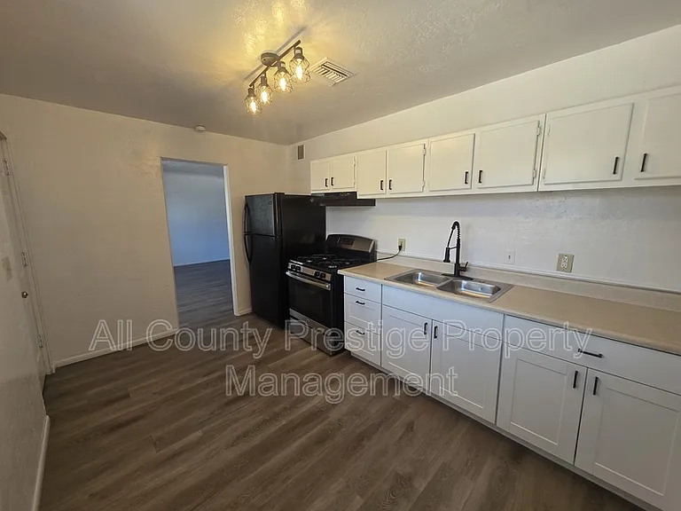 1915 E Osborn Rd #2 — Photo 3