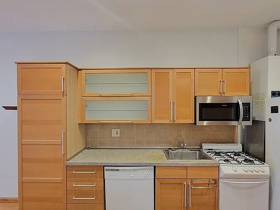 3rd image of 1667 Lexington Ave APT 3