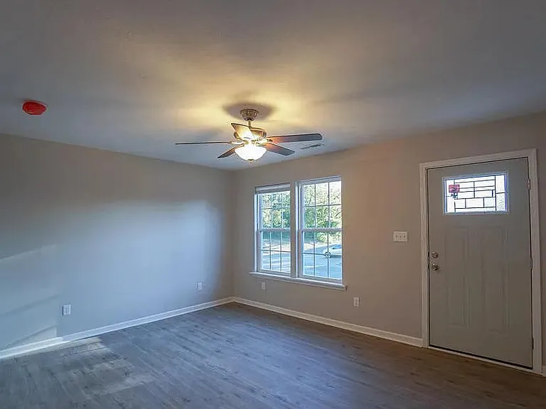 402 Dr W J Hodge St #J — Photo 5