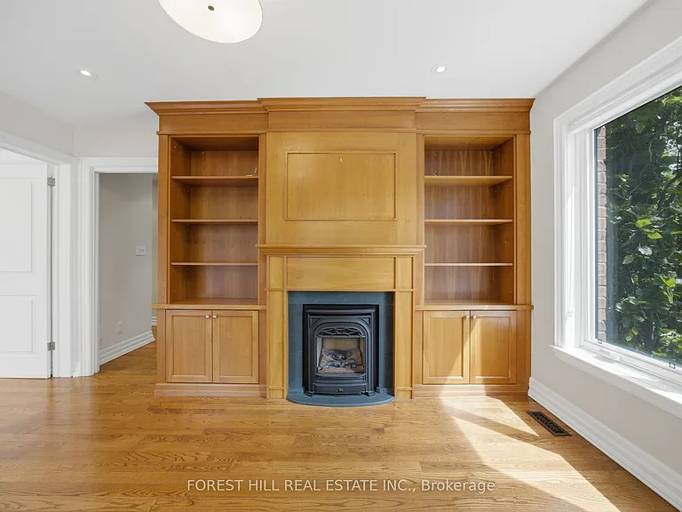 52 Shaftesbury Ave — Photo 13