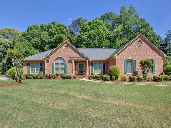 1760 Heatherstone Holw SE, Conyers, GA 30013