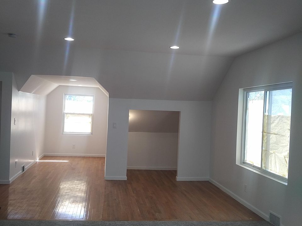 2nd floor masterbedroom/den 