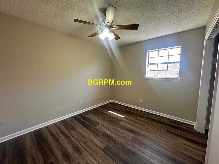 1099 W Elm St — Photo 67