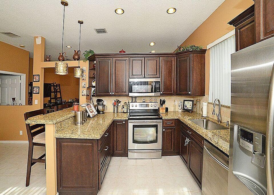 Home For Sale In Regency Lakes