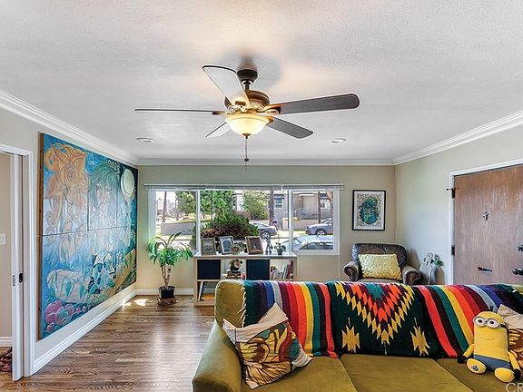 3rd image of 1090 E San Antonio Dr