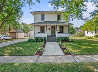 315 9th St, De Witt, IA 52742