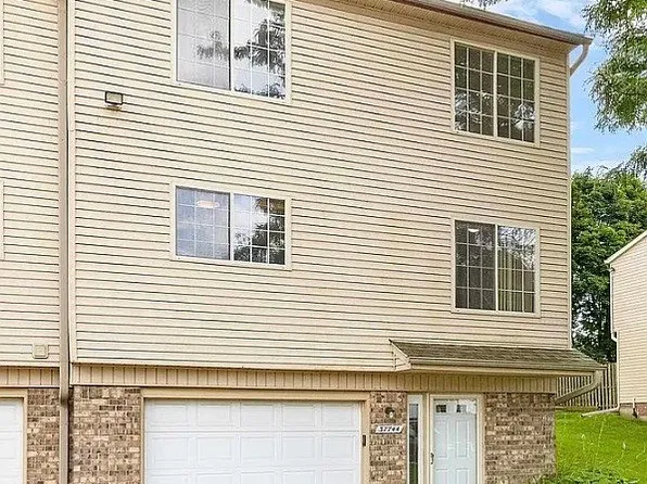 37744 Charter Oaks Blvd, Clinton Township, MI 48036
