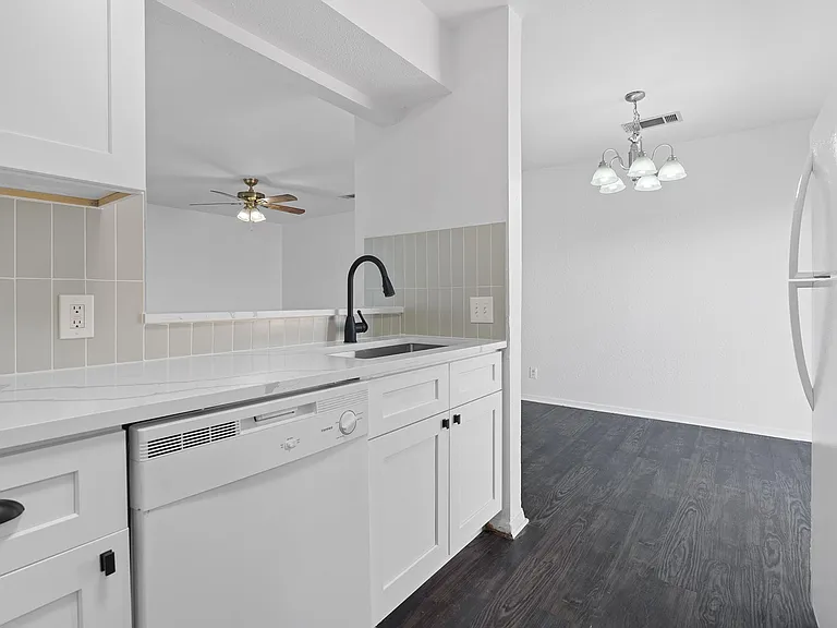 7200 Creekside Dr #D — Photo 5