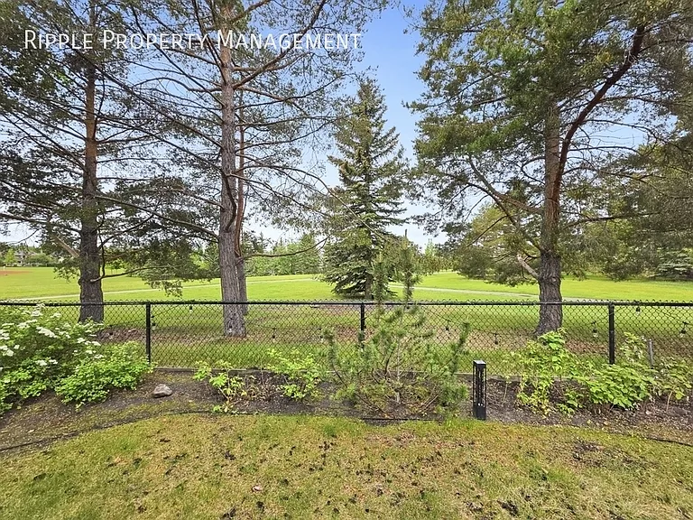 138 Mount Robson Close SE — Photo 54