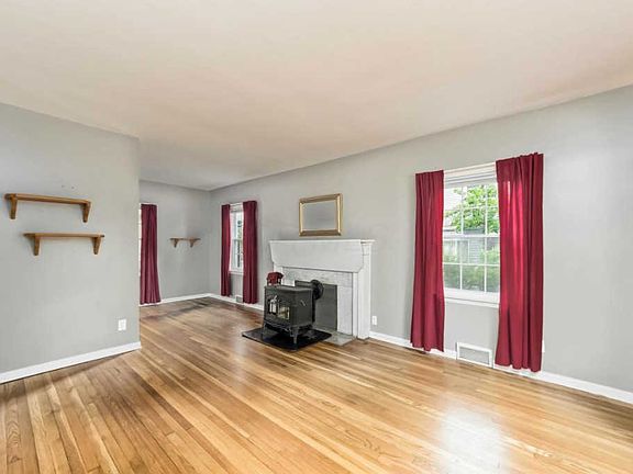 5th image of 2839 Kensington Pl W