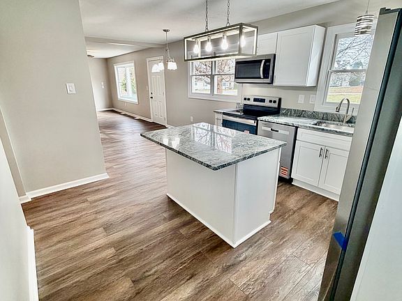 3rd image of 28 Amandas Way