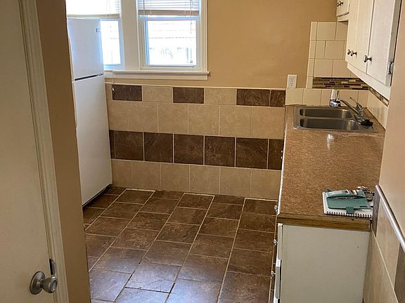 4th image of 3663 Davenport St #5