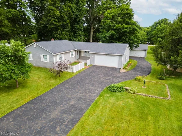 6221 Amy Boyle Rd NE, Brookfield, OH 44403