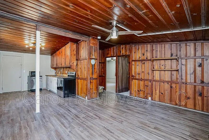 2 bed, 1.0 bath, 728 sqft, $1,249 — Photo 3