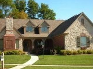 2306 Valley Brook Dr, Champaign, IL 61822