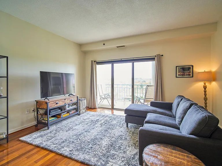505 E Braddock Rd #702 — Photo 8