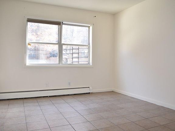 5th image of 974 Fox St Floor 2
