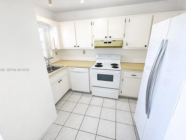 1630 W 46th St #514B — Photo 4