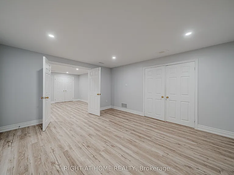 3 Glenayr Rd #LOWER — Photo 20