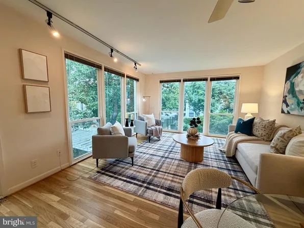 209 G St SW #143, Washington, DC 20024