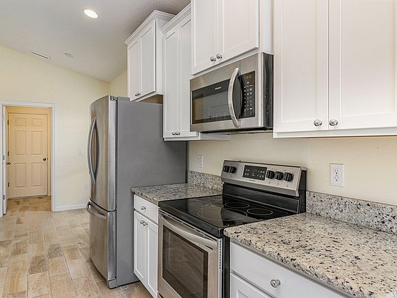 5th image of 1295 Fuji Dr