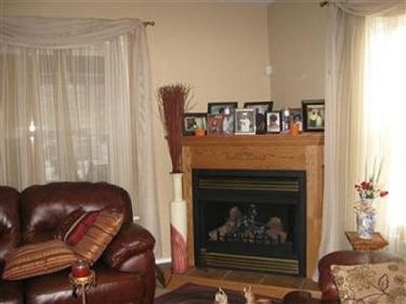 3rd image of 2931 Van Wye St SE