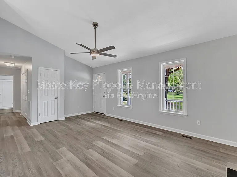 715 Proctor St — Photo 3