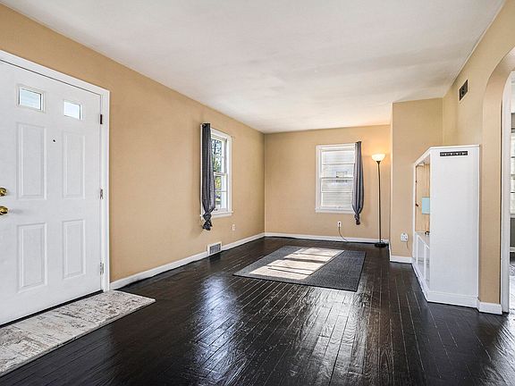 3rd image of 55 Maryland Dr