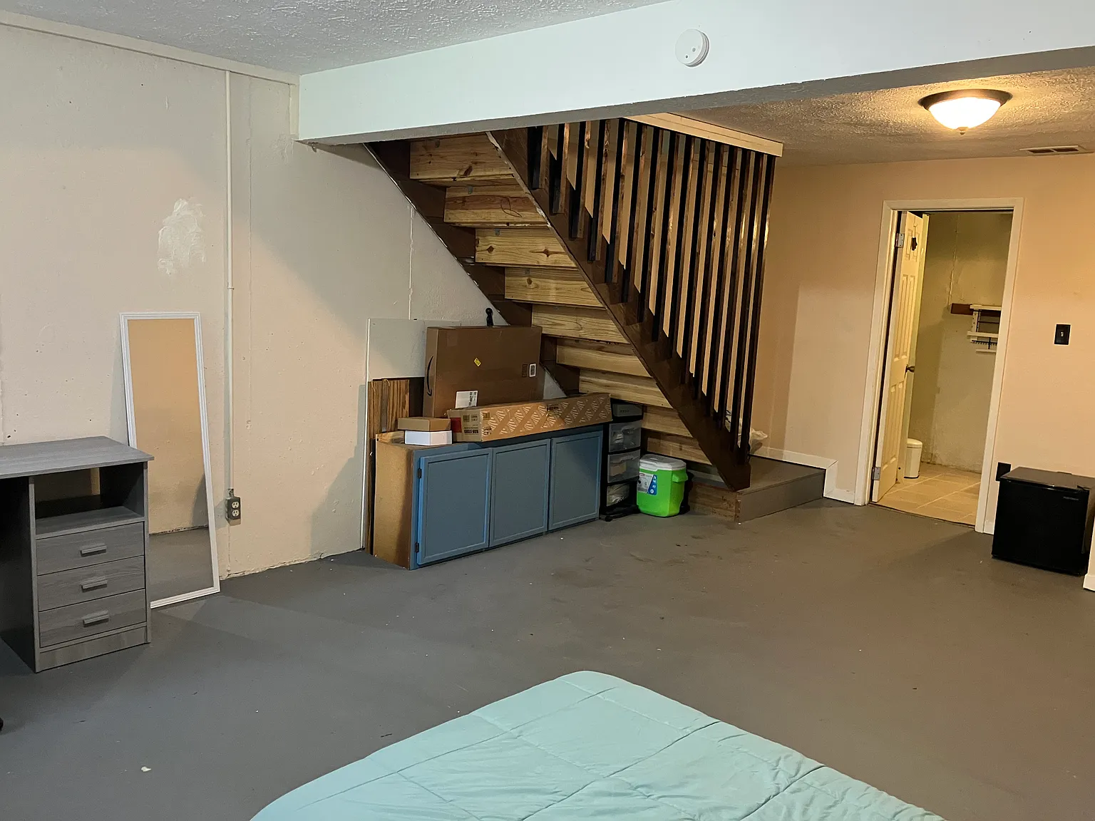 526 E Graham Pl — Photo 4