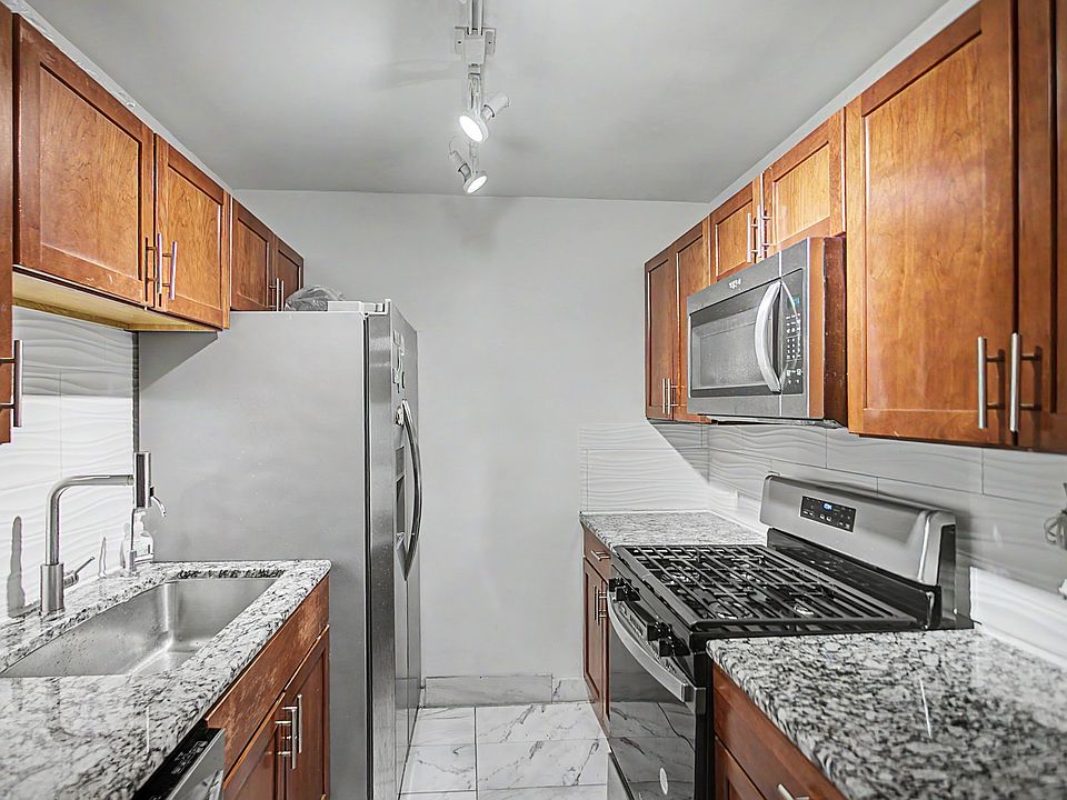 1st image of 600 E 8th St APT 2T