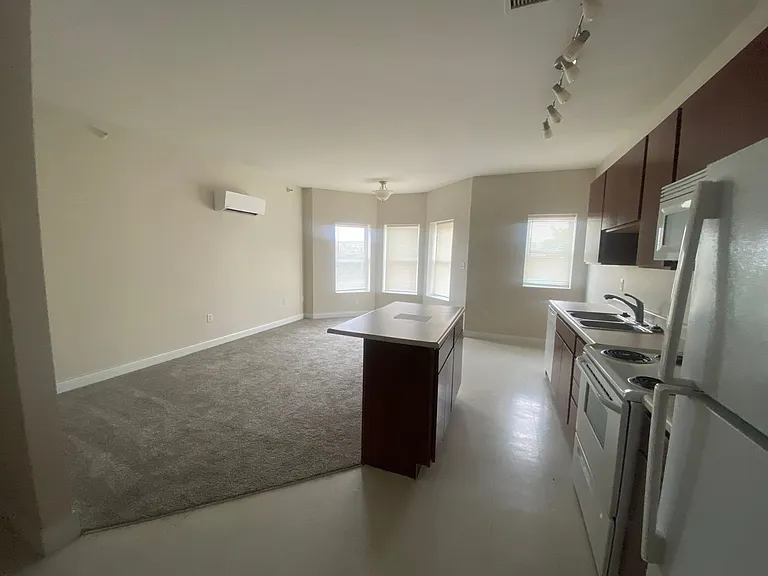 1733 N Meridian St — Photo 5