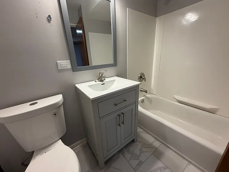 5009 N River Rd — Photo 18
