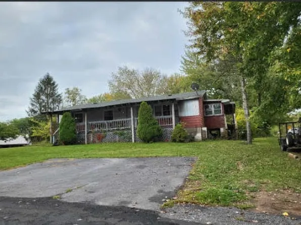 9 Woodworth Dr, Central Square, NY 13036