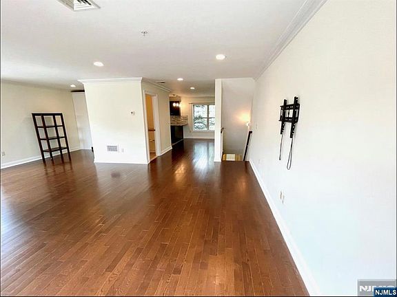 4th image of 1625 Paterson Plank Rd APT 18