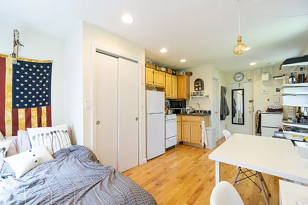 Rented by City Connections Realty | media 20