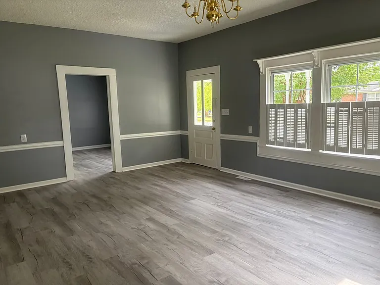 211 E Edinborough Ave — Photo 3
