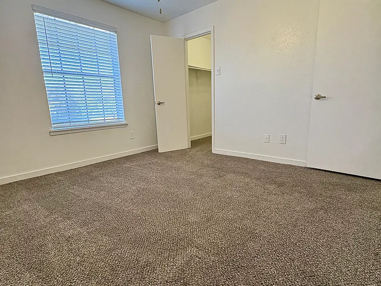 Pleasant Creek Apartments — Photo 31