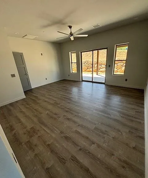 7760 Arrowhead Dr — Photo 5