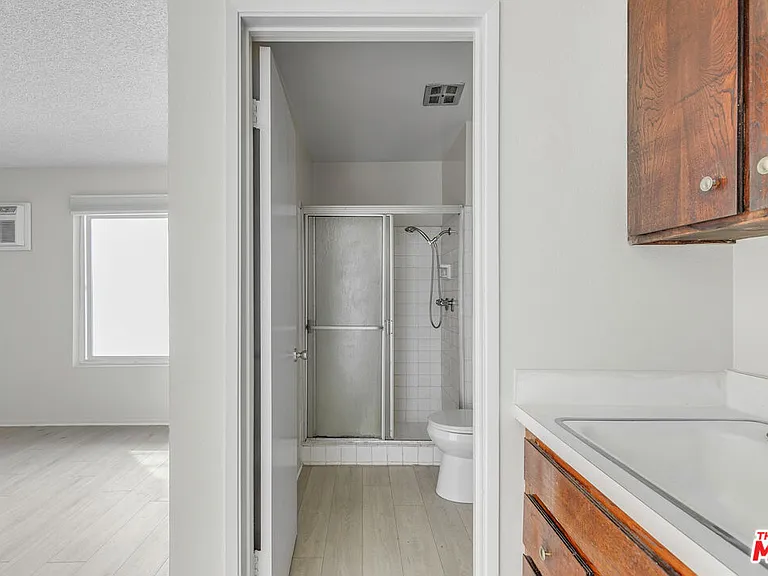 1811 Parnell Ave #10 — Photo 1