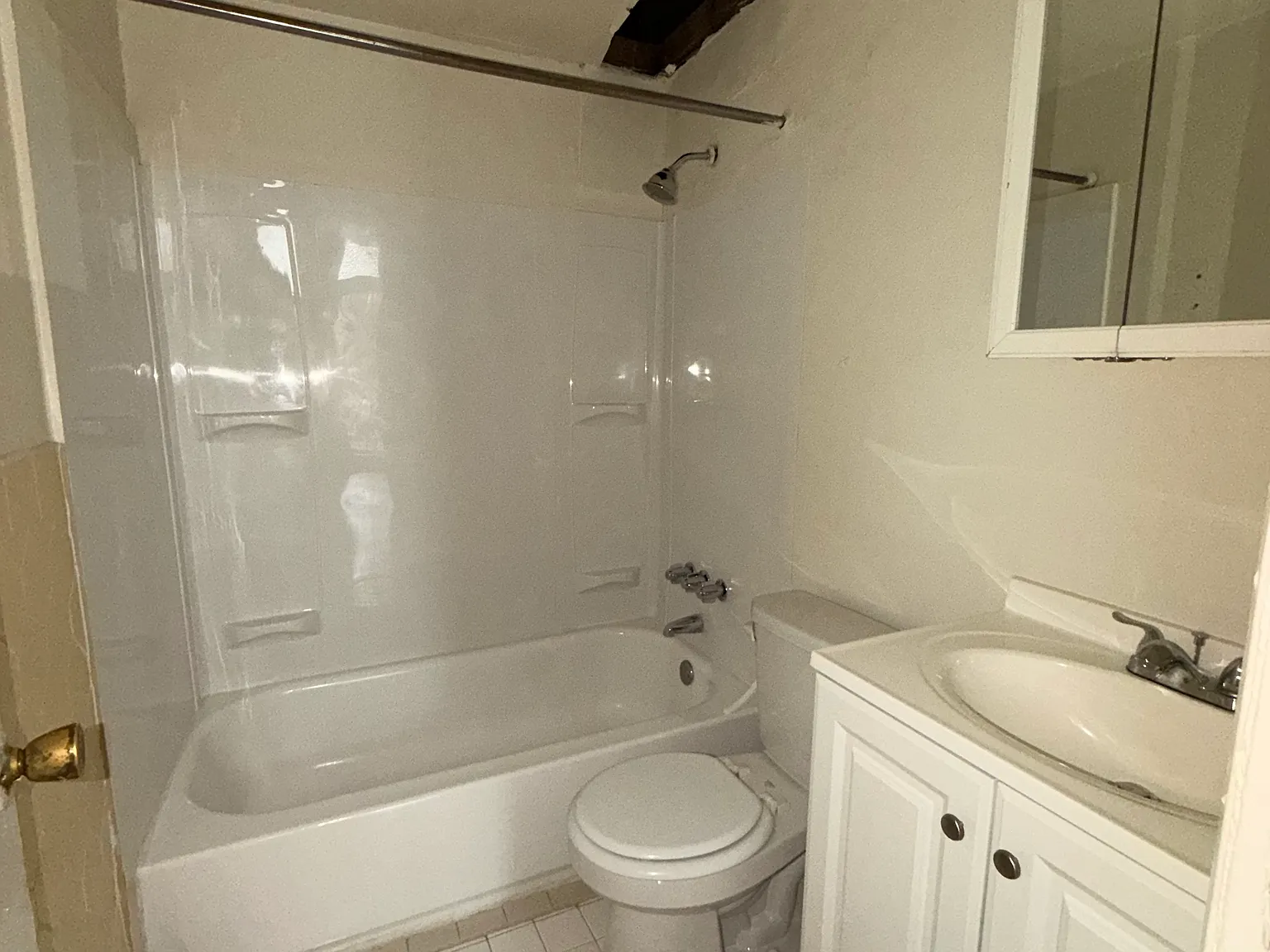 Studio, 250 sqft, $1,200 — Photo 4