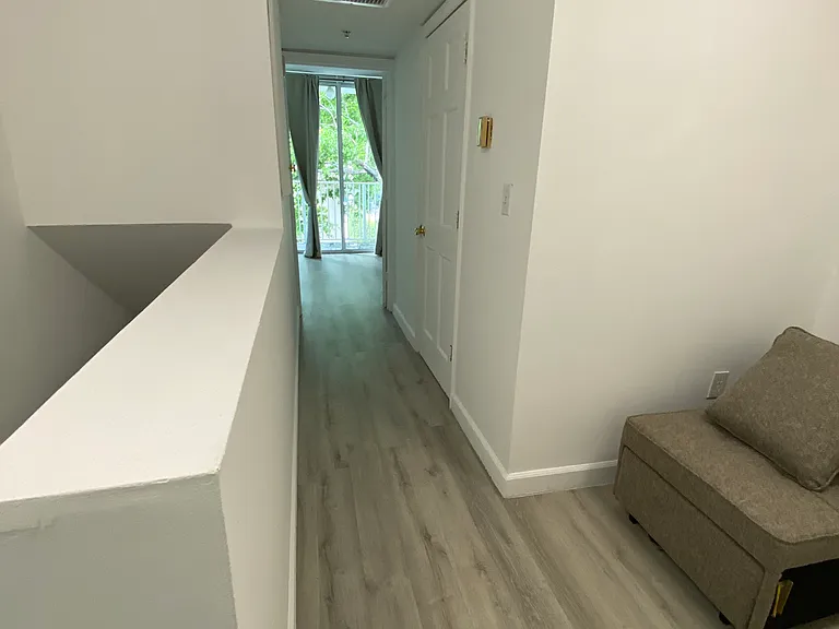 418 SW 10th St #2 — Photo 8