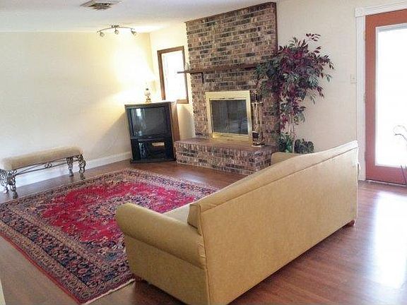 4th image of 104 Westwood Dr