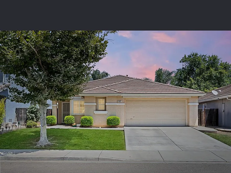 1127 Kestrel Dr — Photo 1