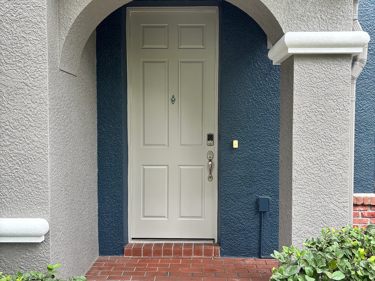 2 bed, 2.5 bath, 1367 sqft, $2,200 — Photo 2