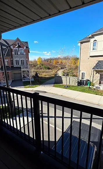 27 Shiff Cres — Photo 3