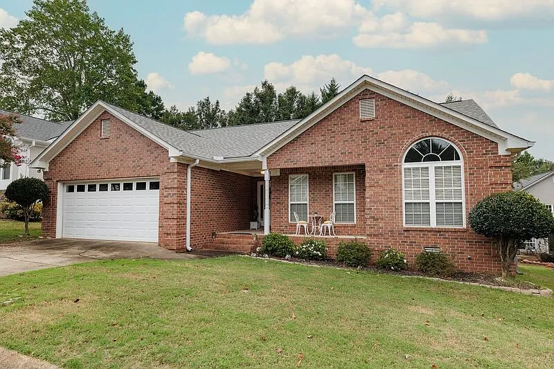 3 bed, 2.0 bath, 1896 sqft, $2,250 — Photo 2