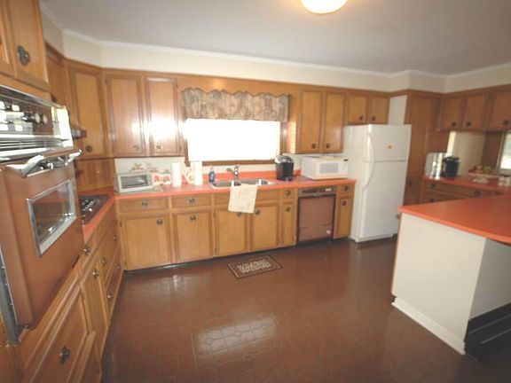 4th image of 1554 Lyncrest Ave