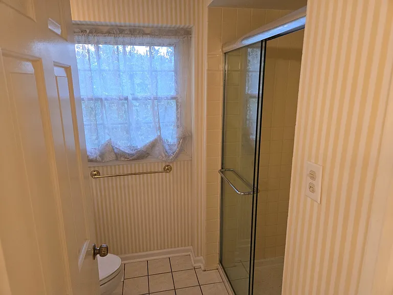 2S663 Avenue Normandy St E — Photo 14