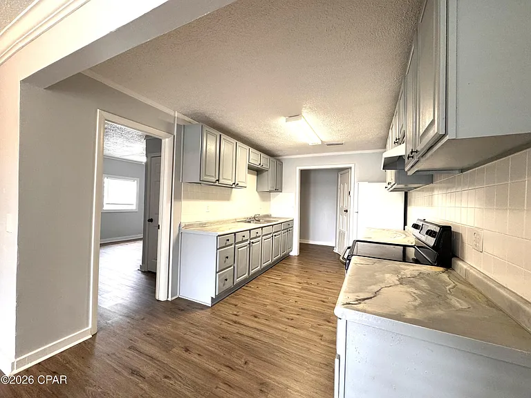 237 Helen Ave #E — Photo 5
